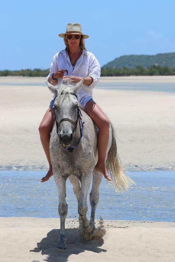 Dugong Beach Lodge Виланкулос Экстерьер фото